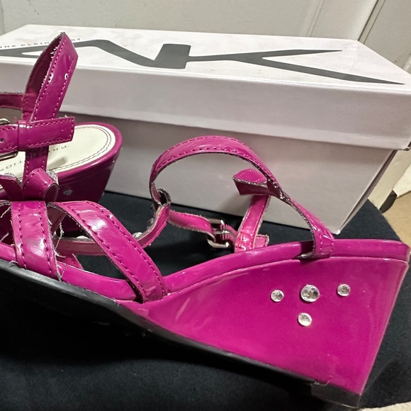 Purple Sz 5 bedazzled heels - Picture 5 of 13